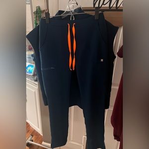 FIGS SCRUB SET (XS Raefalea Top & XS Yola Pants)